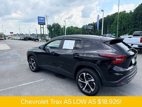Used 2024 Chevrolet Trax RS w/ Driver Confidence Package FWD image 17