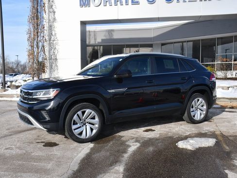 Used 2022 Volkswagen Atlas Cross Sport SE image 2