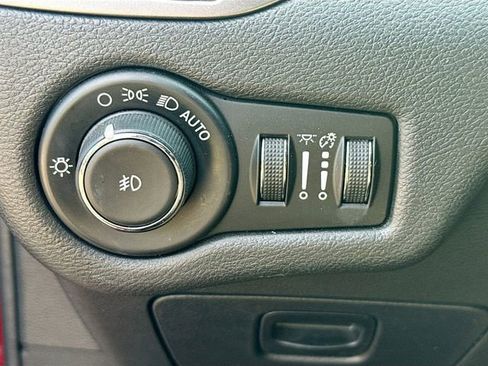 Used 2020 Jeep Cherokee Latitude Plus AWD/4WD image 10