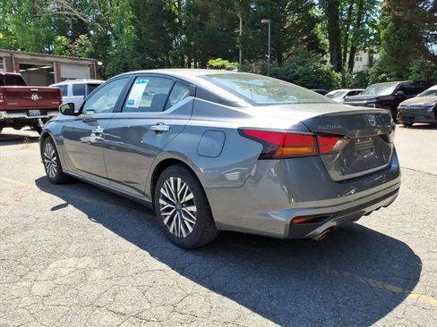 Used 2024 Nissan Altima 2.5 SV w/ SV Premium Package FWD image 34