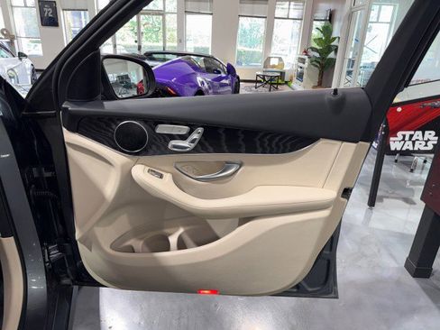 Used 2018 Mercedes-Benz GLC 300 w/ Multimedia Package image 69