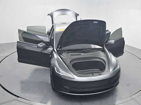 Used 2025 Tesla Model 3 Long Range image 58