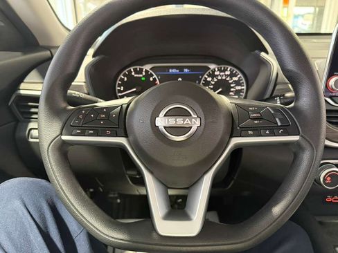 Used 2025 Nissan Altima 2.5 SV image 16