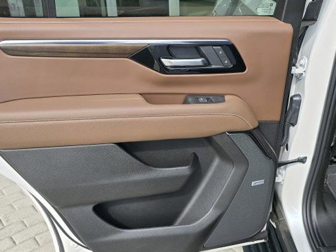 Used 2025 Chevrolet Tahoe High Country image 29