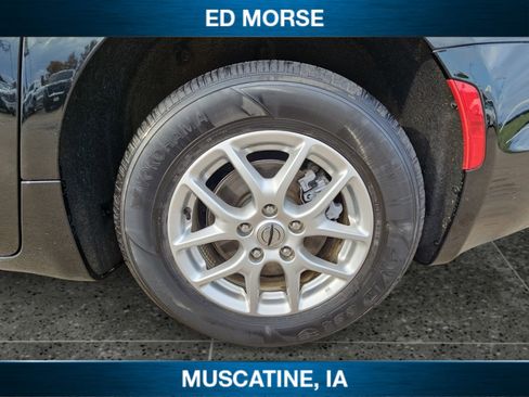 Used 2024 Chrysler Pacifica Touring-L image 10