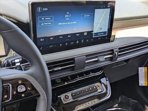 New 2025 Lincoln Corsair Reserve image 11