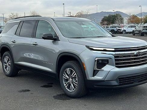 New 2026 Chevrolet Traverse LT w/ Driver Confidence Package image 3