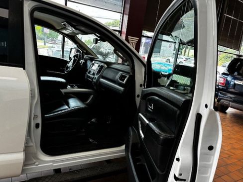 Used 2017 Nissan Titan PRO-4X w/ Pro-4x Convenience Package AWD/4WD image 21