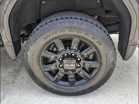 Used 2024 GMC Sierra 2500 AT4 w/ AT4 Premium Plus Package AWD/4WD image 16