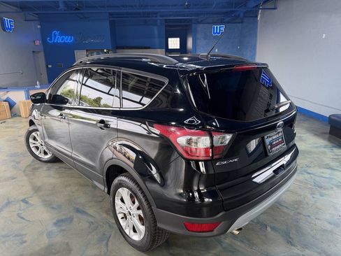 Used 2017 Ford Escape SE FWD image 3