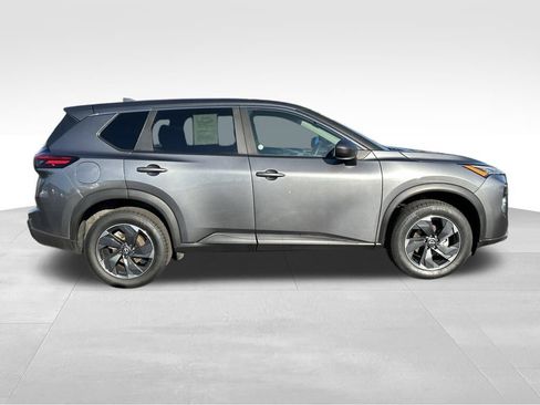 Used 2024 Nissan Rogue SV image 7