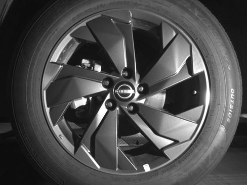 Used 2025 Nissan Rogue SV FWD image 9