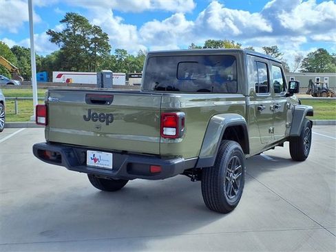 New 2025 Jeep Gladiator Sport image 10