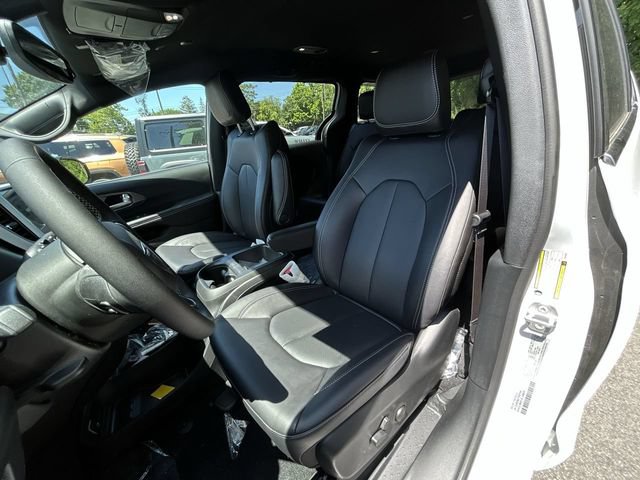New 2026 Chrysler Pacifica Select AWD/4WD image 11