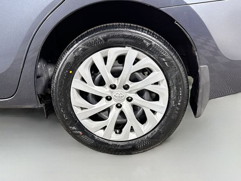 Used 2018 Toyota Corolla LE w/ Carpet Mat Package (TMS) FWD image 36