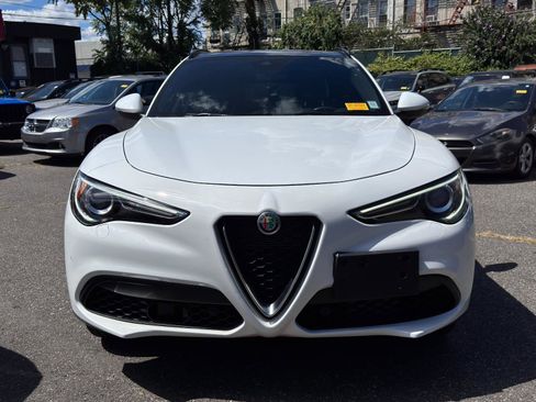 Used 2022 Alfa Romeo Stelvio Ti image 2