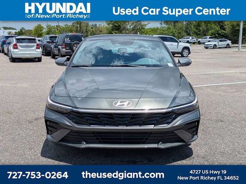 Used 2025 Hyundai Elantra SE FWD image 8