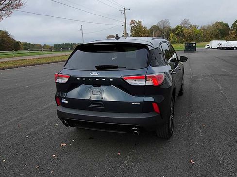 Used 2022 Ford Escape SE w/ SE Sport Appearance Package image 4