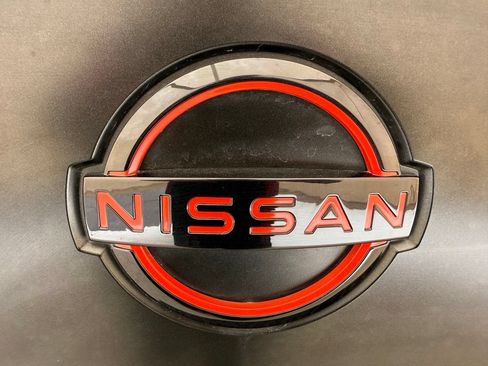 Used 2024 Nissan Titan PRO-4X w/ Pro-4x Convenience Package AWD/4WD image 15