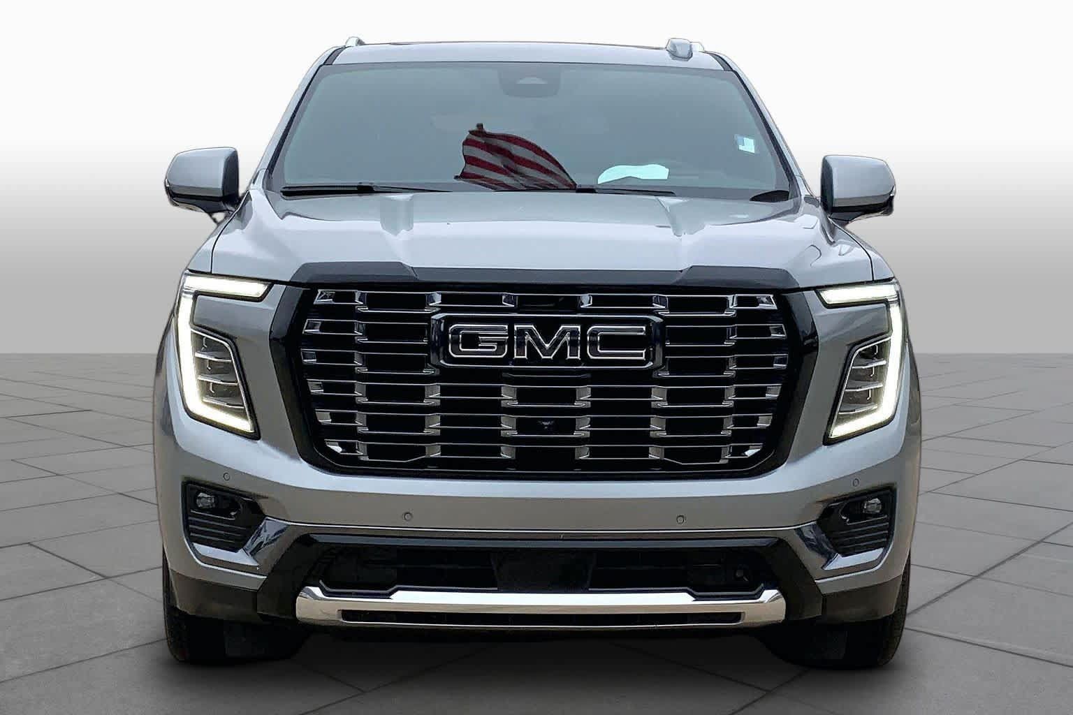 Used 2025 GMC Yukon Denali Ultimate AWD/4WD image 4
