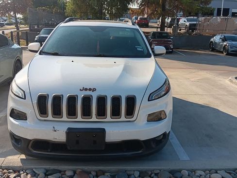 Used 2017 Jeep Cherokee Latitude w/ Comfort/Convenience Group FWD image 10