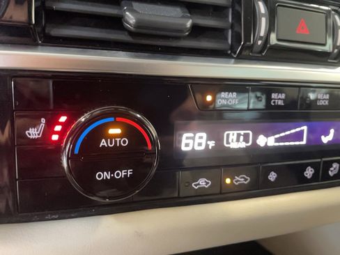 Used 2024 Nissan Pathfinder SV image 9