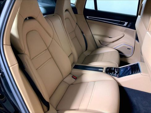 Used 2023 Porsche Panamera 4 Platinum Edition AWD/4WD image 19