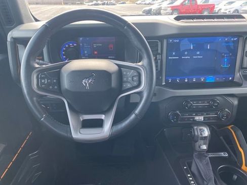 Used 2022 Ford Bronco Badlands image 8