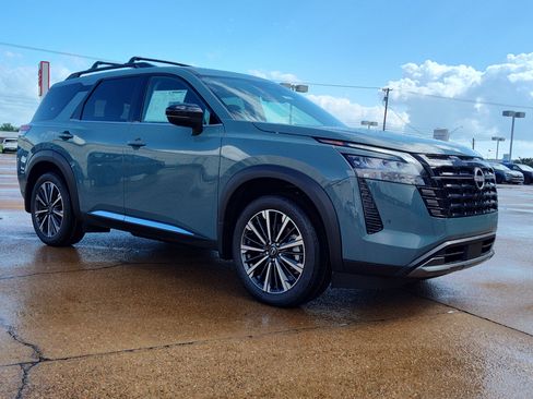 New 2026 Nissan Pathfinder Platinum FWD image 6