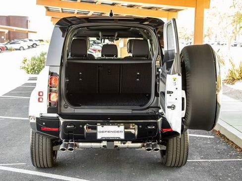 Used 2025 Land Rover Defender 110 X-Dynamic SE AWD/4WD image 22