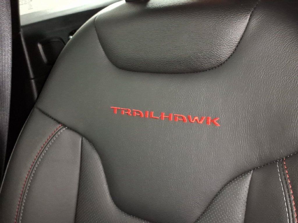 Used 2025 Jeep Compass Trailhawk w/ Trailhawk Elite Group AWD/4WD image 28