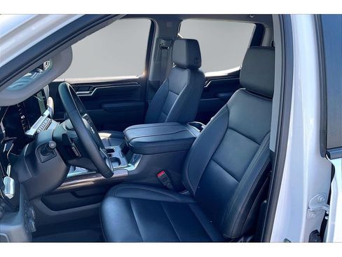 Used 2024 Chevrolet Silverado 1500 LT Trail Boss w/ Convenience Package II AWD/4WD image 22
