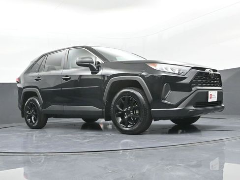 Certified 2022 Toyota RAV4 LE image 30
