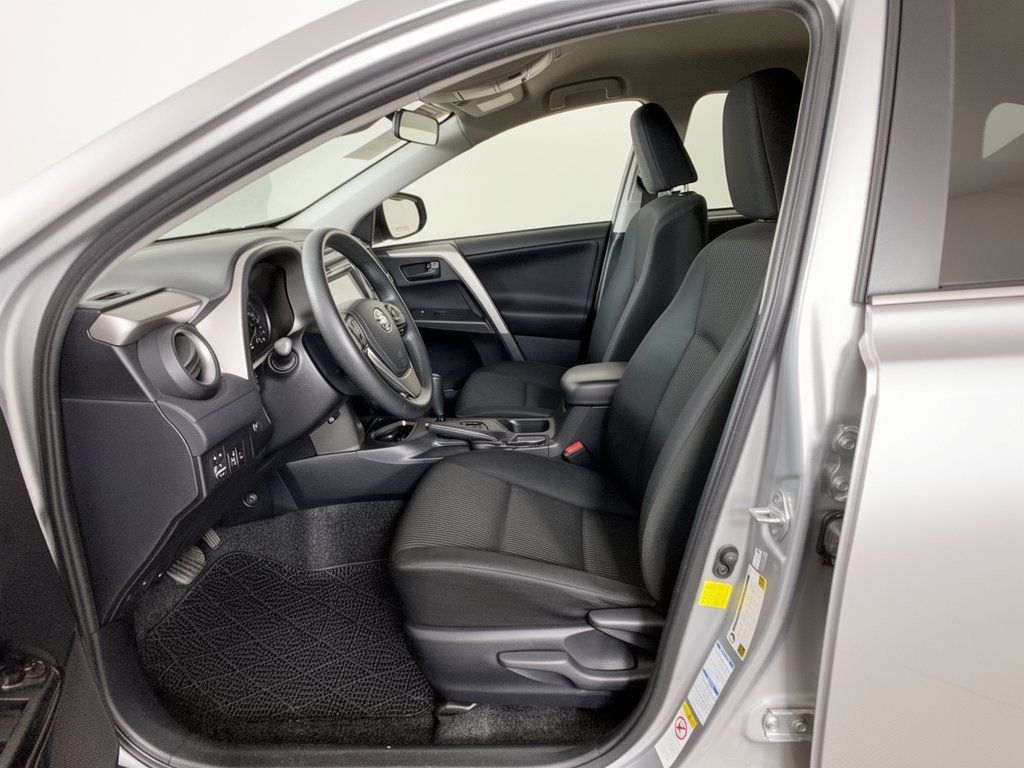 Used 2018 Toyota RAV4 LE w/ Carpet Mat Package AWD/4WD image 5