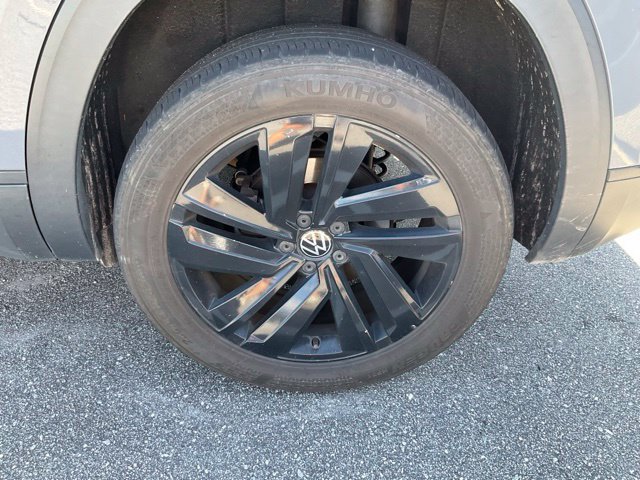 Used 2021 Volkswagen Atlas Cross Sport SE w/ Panoramic Sunroof Package FWD image 12
