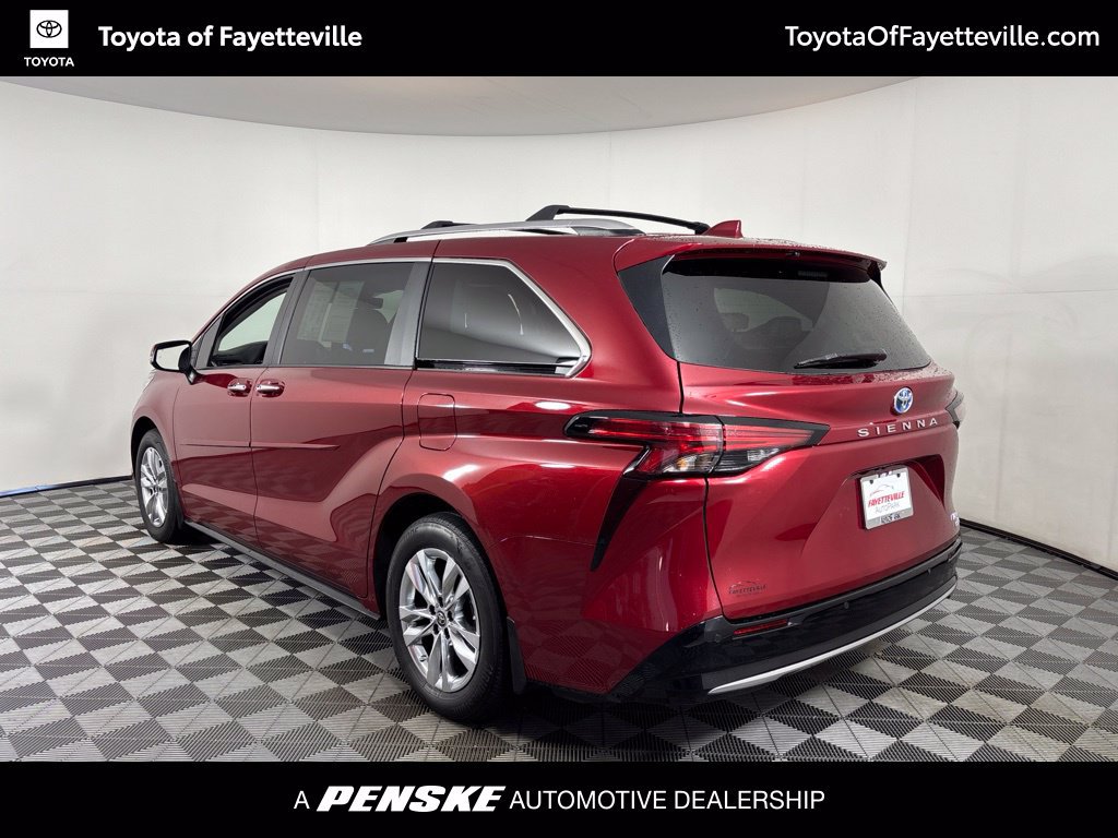 Certified 2023 Toyota Sienna Limited FWD image 3