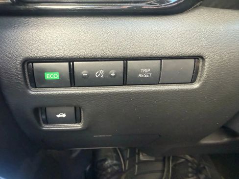 Used 2020 Nissan Sentra SR w/ Trunk Package image 17