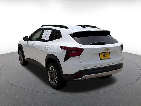 Used 2025 Chevrolet Trax LT FWD image 11