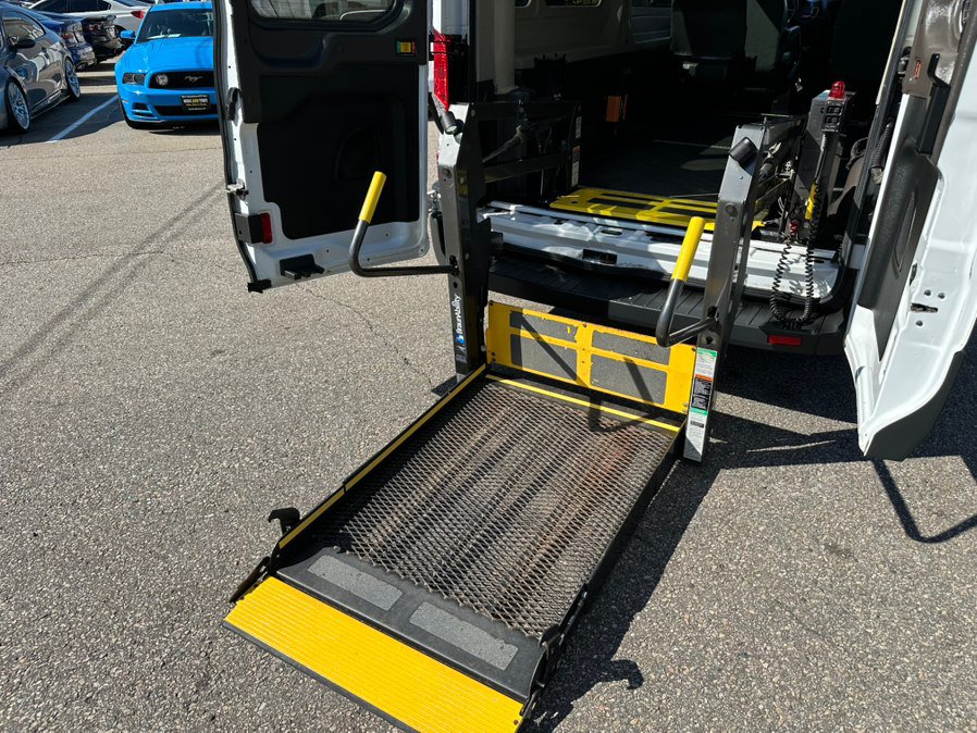 Used 2018 Ford Transit 150 148 Medium Roof RWD image 30