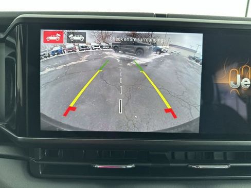 Used 2024 Jeep Wrangler Unlimited Sahara w/ Technology Group image 15