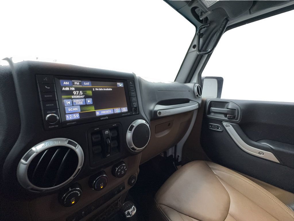 Used 2016 Jeep Wrangler Unlimited Rubicon w/ Connectivity Group AWD/4WD image 43