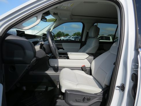 Used 2026 Ford Expedition Max Platinum w/ Driver's Package AWD/4WD image 17