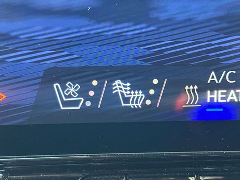 Used 2024 Chevrolet Blazer EV RS image 32