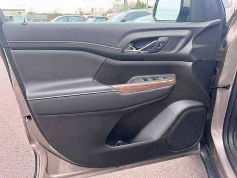 Used 2023 GMC Acadia SLE w/ LPO, Floor Liner Package image 11