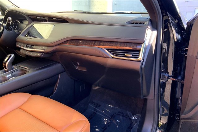 Used 2023 Cadillac XT4 Premium Luxury w/ LPO, Onyx Lite Package AWD/4WD image 16