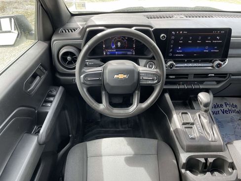 Used 2023 Chevrolet Colorado W/T image 2