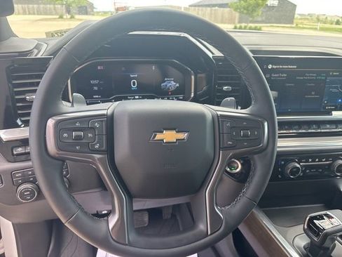 Used 2025 Chevrolet Silverado 1500 High Country w/ Technology Package AWD/4WD image 4