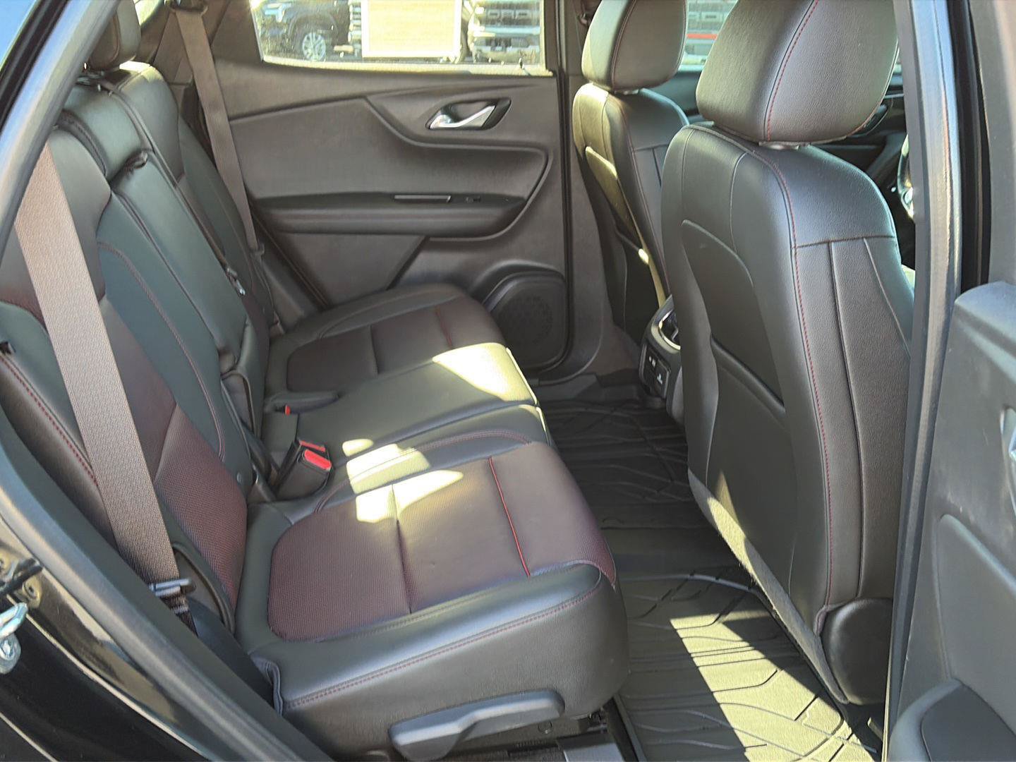 Used 2019 Chevrolet Blazer RS w/ Sun and Wheels Package FWD image 17