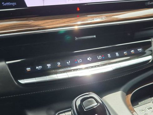 Used 2023 Cadillac Escalade Sport Platinum AWD/4WD image 19