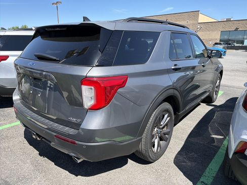 Used 2022 Ford Explorer XLT w/ Equipment Group 202A AWD/4WD image 7